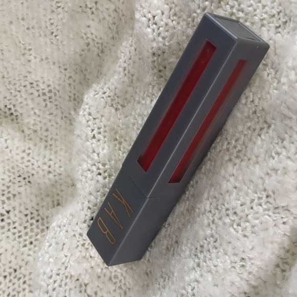 KAB Cosmetics Lip Gloss in Wine + Dine - Picture 5 of 8